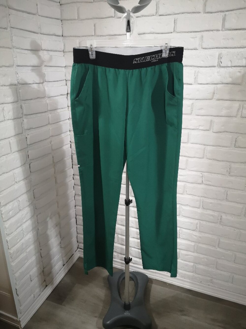 Skechers by Barco Men's Size Large Green Elastic Waist Straight Legs Scrub Pants